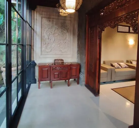 Prama House In Kedewatan Villa