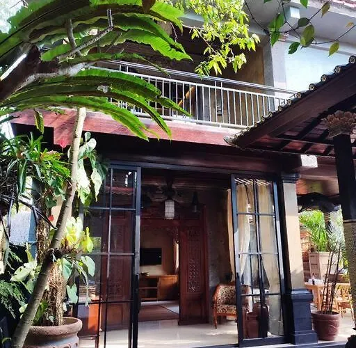 Prama House In Kedewatan *